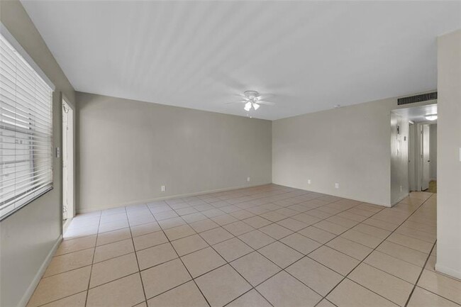 Building Photo - 2201 NE 36th St