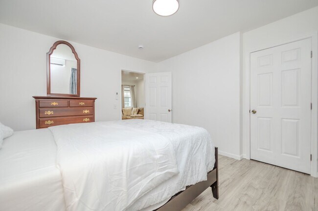 Building Photo - 138 D View Ave