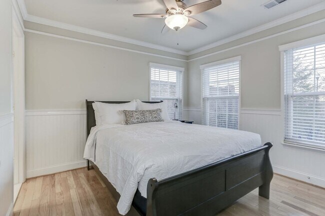 Building Photo - BEAUTIFUL 4 LEVEL TOWNHOME IN GERMANTOWN. 4 BEDROOM, 4.5 BATHS