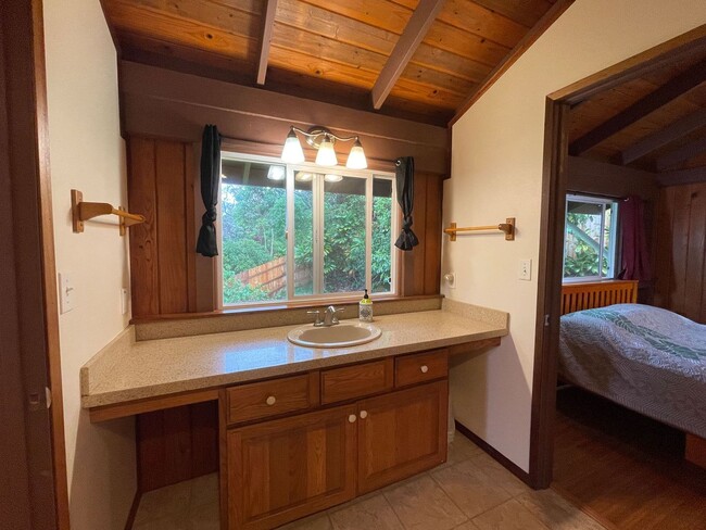 Building Photo - Charming Hamakua Coast Furnished Rental Available: 2 BR / 1.75 BA