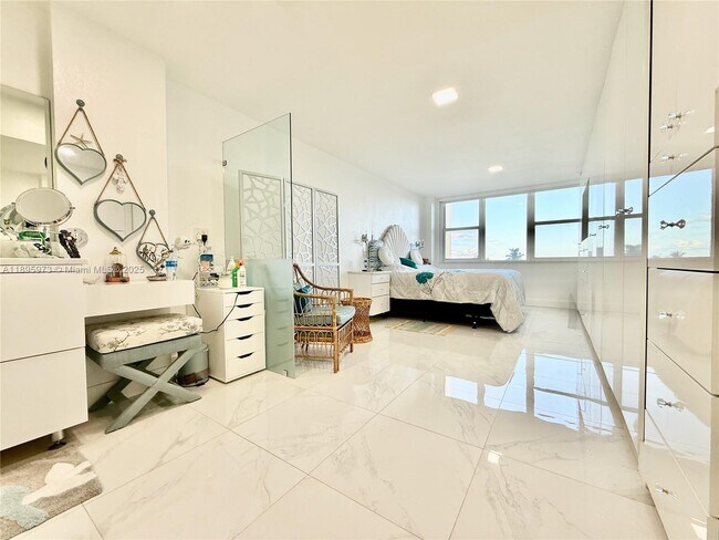 Building Photo - 3180 S Ocean Dr