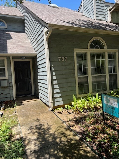 Building Photo - 1 Bedroom townhome w Fireplace & Garage