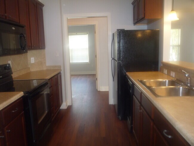 Building Photo - 121 Lagoon Dr