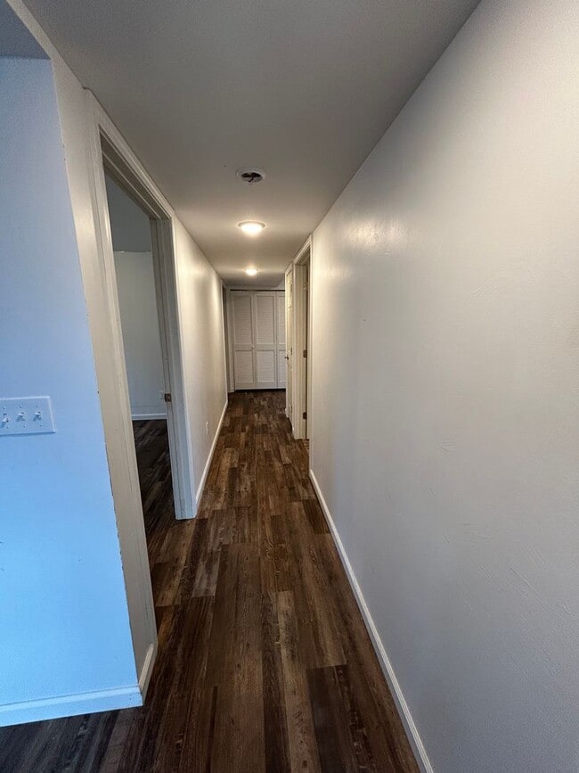 Building Photo - 11 Mullin St