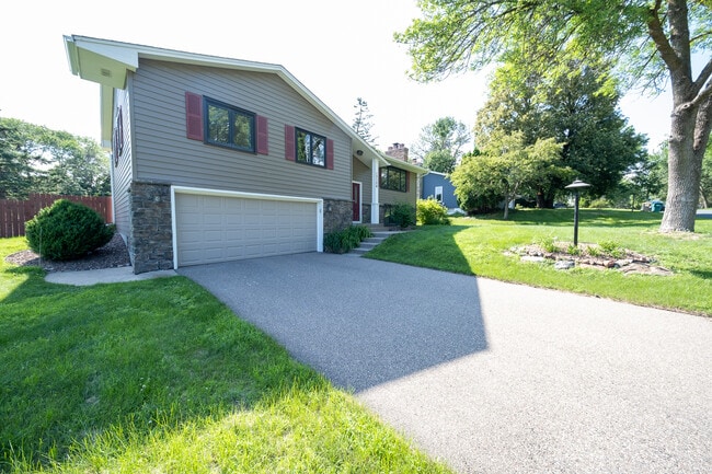 Building Photo - 13124 Oakland Dr