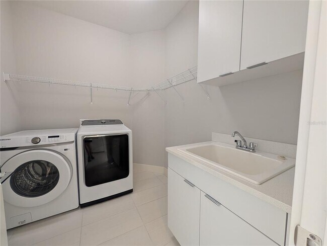 Building Photo - 7744 Sandhill Lake Dr