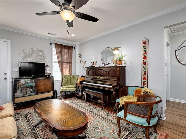 Building Photo - 574 Church St