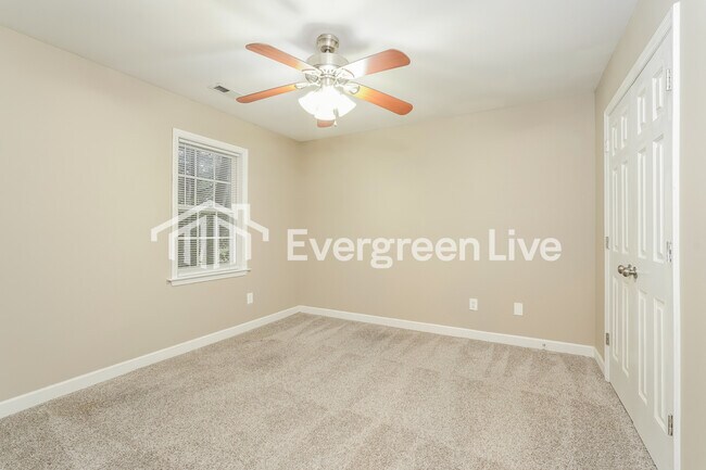 Building Photo - 1648 Thompson Dr