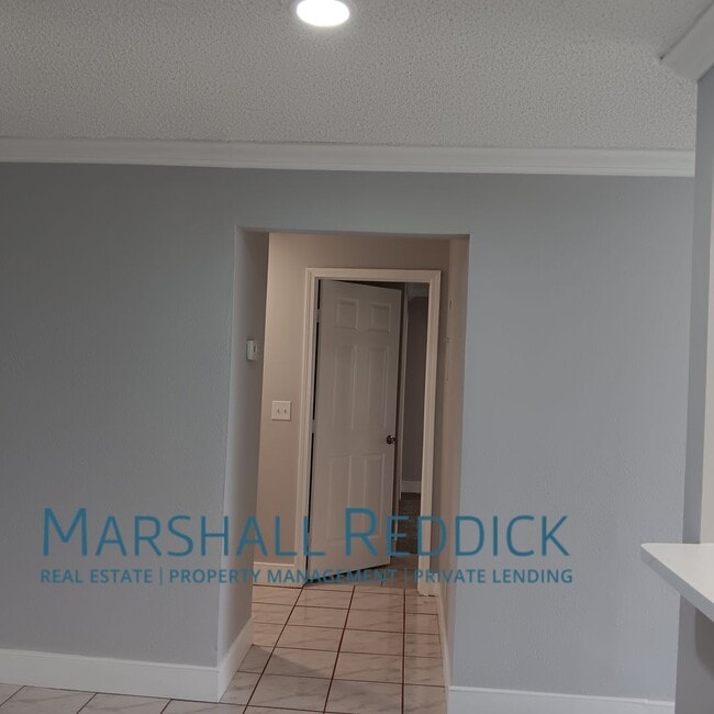 Building Photo - Charming 2 Bedroom, 2 Bath Duplex in a Gre...