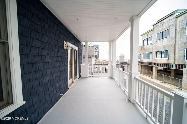 Building Photo - 1125 E Ocean Ave