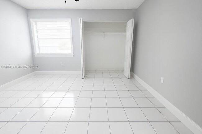 Building Photo - 140 NW 14th Ave