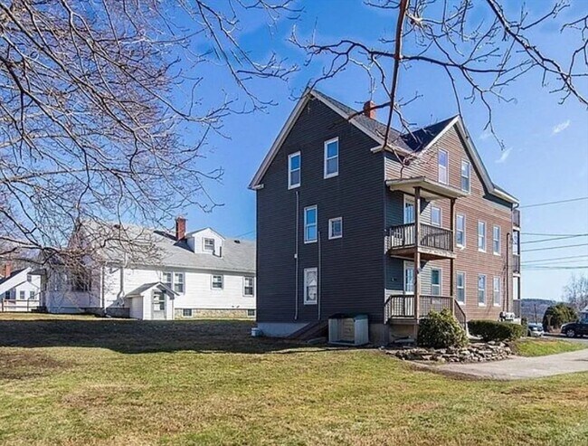 Primary Photo - 23 Everett Ave