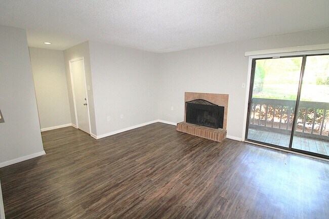 Building Photo - 1 Bedroom Condo in South Park