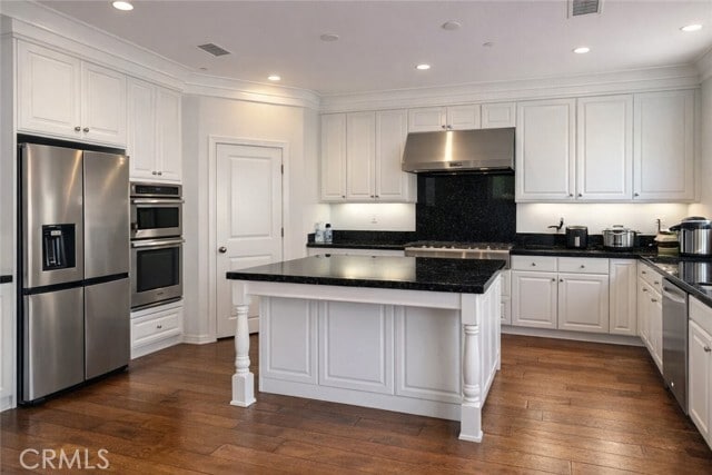 Building Photo - 60 Crestwick