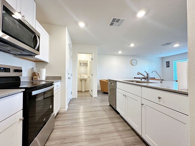 Building Photo - 1 MONTH FREE RENT* 3 BEDROOM TOWNHOUSE LOCATED IN INSPIRADA