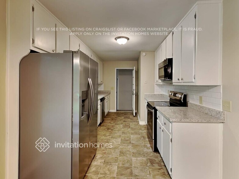 Building Photo - 1650 Lakeview Pl