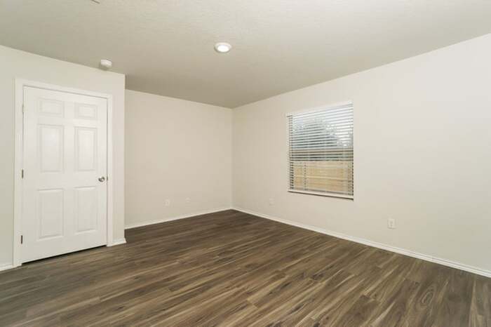 Building Photo - 8935 Bonnie Butler