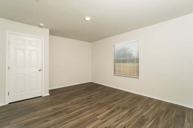 Building Photo - 8935 Bonnie Butler