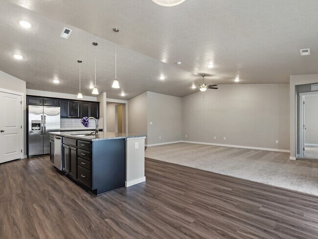 Building Photo - 7807 S Dewberry Way