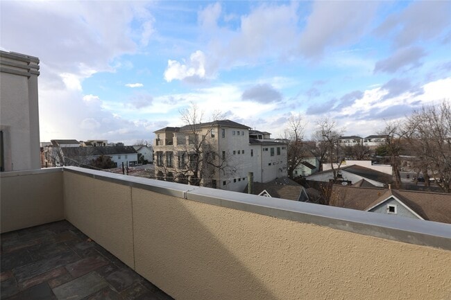 Building Photo - 4215 Lillian St