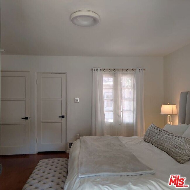 Building Photo - 341 S Rodeo Dr