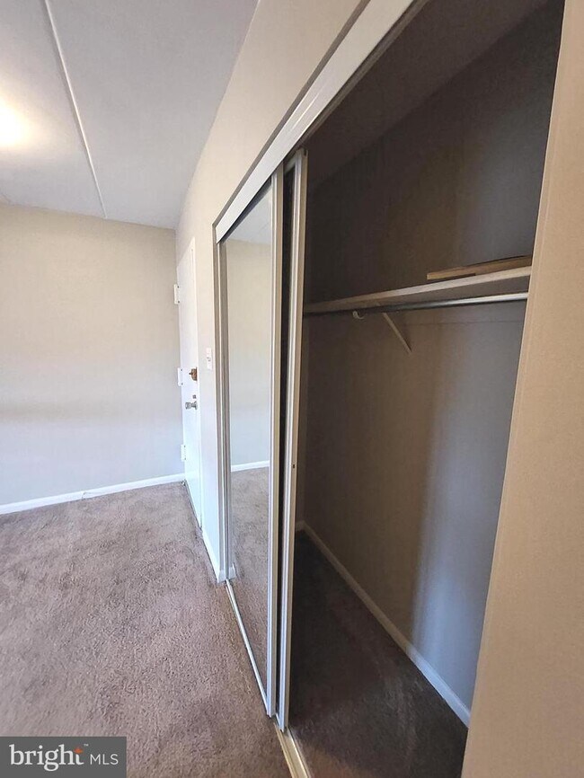 Building Photo - 128 Roberts Ln