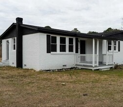 Building Photo - 421 Pineville Rd