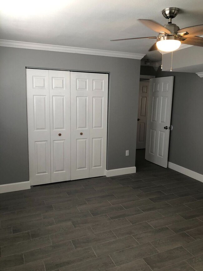 Building Photo - WALK TO THE BEACH FROM YOUR TOTALLY UPDATED, BEAUTIFUL CONDO!