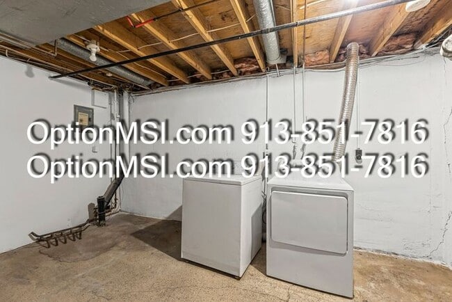 Building Photo - Minutes from KU MED~