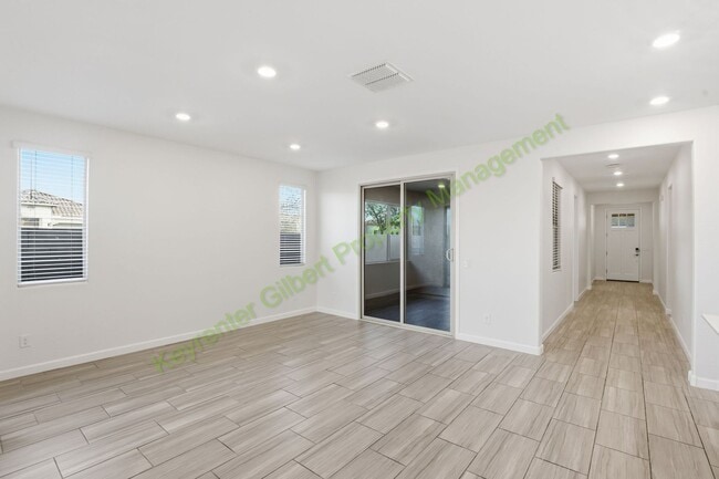 Building Photo - Modern Mesa Living in a Prime East Valley Location