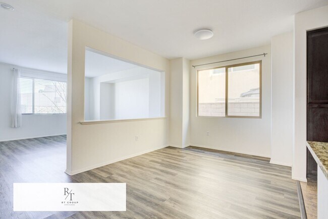 Building Photo - Beautiful 2-story home located in a gated community