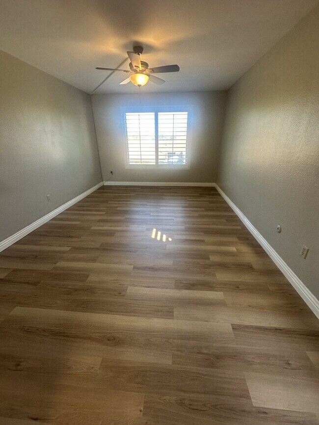 Building Photo - $3,400 - Charming Ground-Floor 2 Bed / 2 Bath Condo in Desirable Oaks North 55+ Community