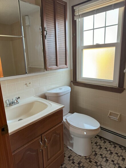 L3 Bathroom - 1011 Massachusetts Ave