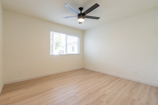 Building Photo - AVAILABLE NOW - 2 Bedroom, 2 Bath Coastal Apartment