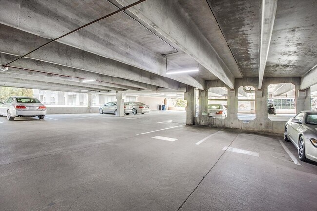 Building Photo - 3225 Turtle Creek Blvd Blvd