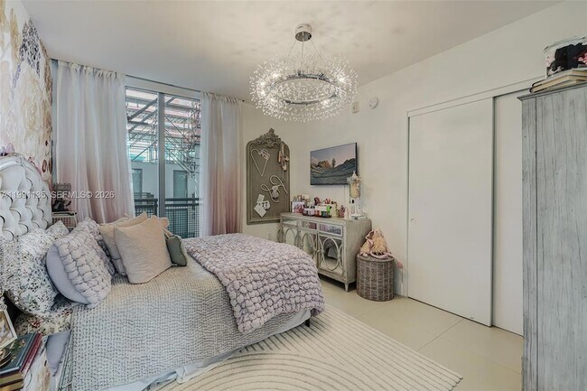 Building Photo - 6000 Collins Ave