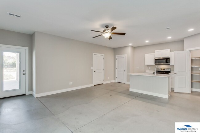 Building Photo - Mulvane duplex