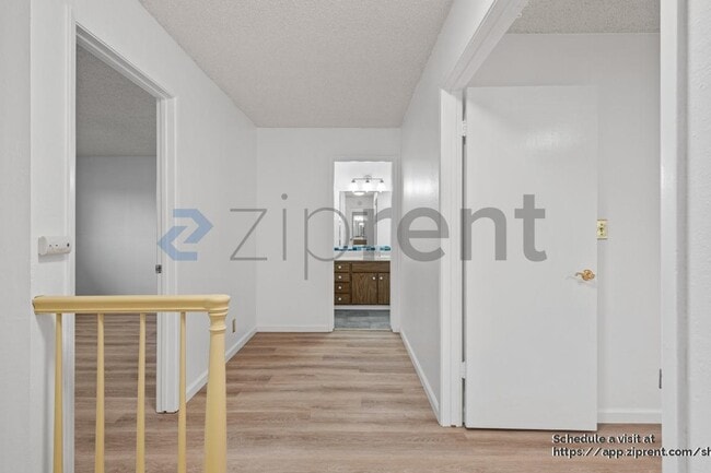 Building Photo - 60 Deerhaven Pl