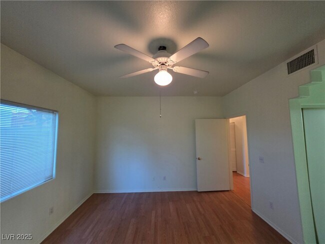 Building Photo - 2110 Los Feliz St