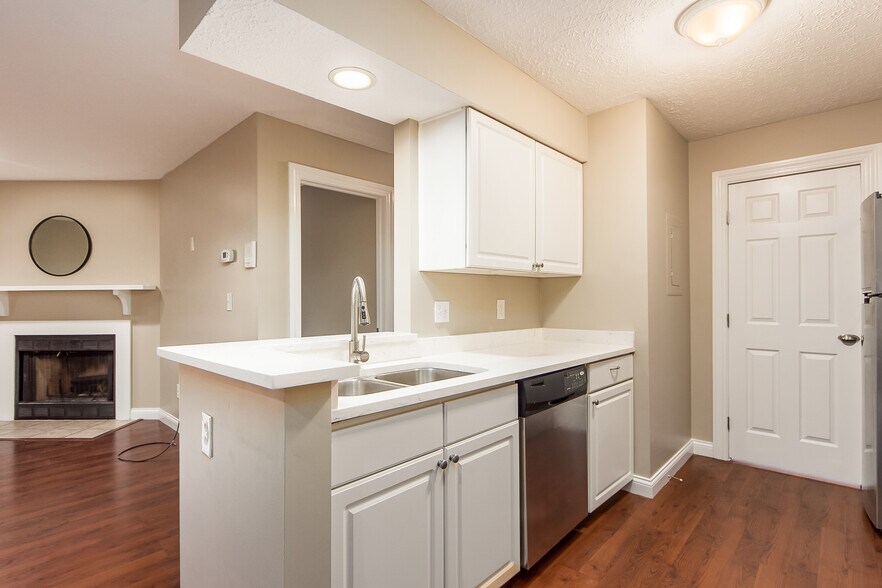 Building Photo - 2257 Hedgerow Road