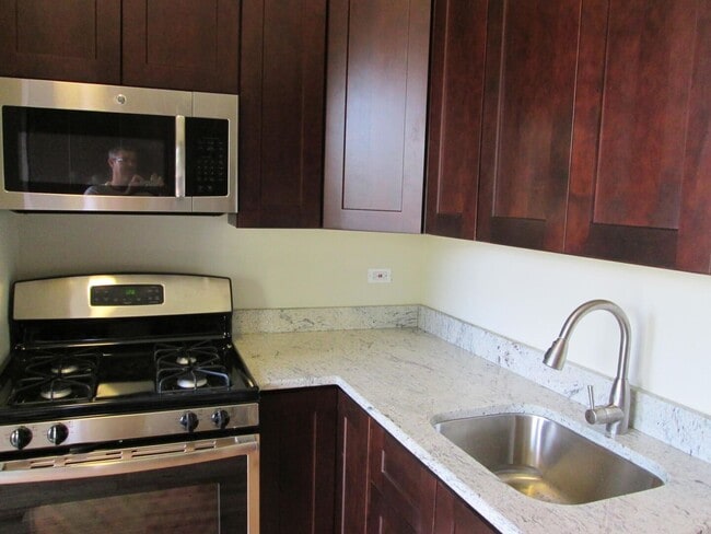 Building Photo - 1536 W Monroe St