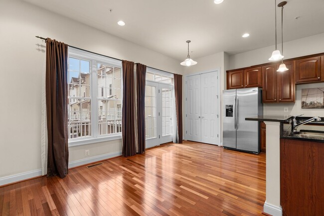 Building Photo - 3 Bed 2.5 Bath - Gaithersburg Townhouse - ...