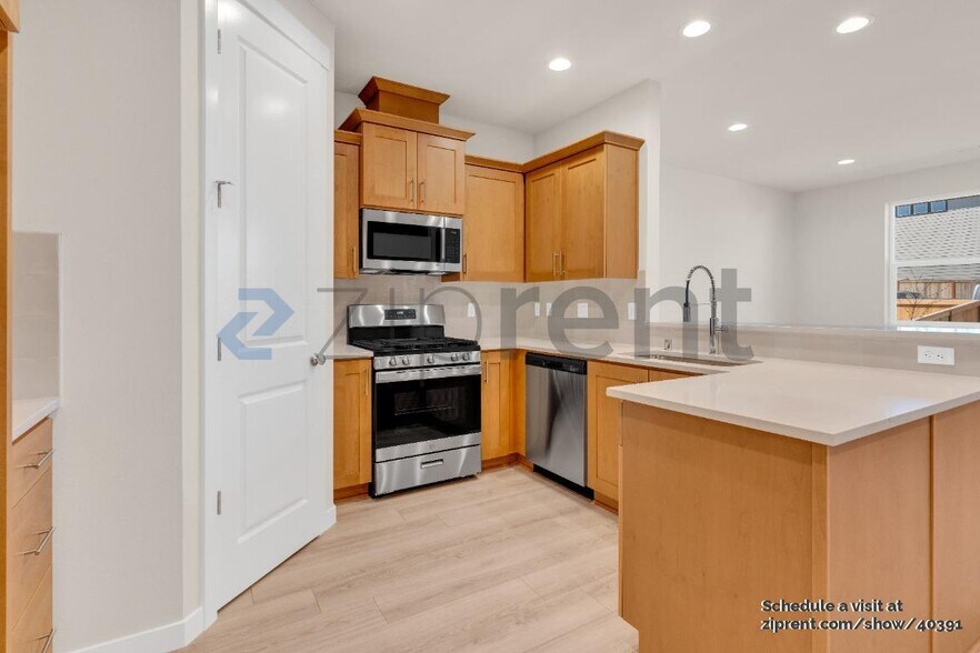 Building Photo - 18304 NE 43rd Pl