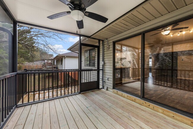 Building Photo - Modern Comfort in the Heart of Niceville!