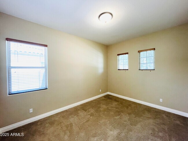 Building Photo - 3104 E Wildhorse Ct