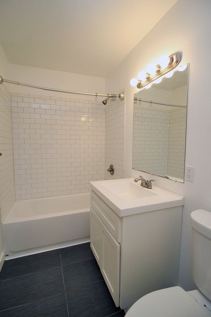 Building Photo - 6214 SE 51st Ave