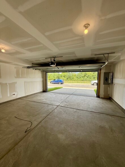 2 car garage - 551 Silver Star Blvd