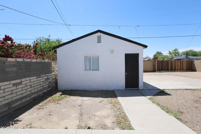 Building Photo - 3822 N 11th Ave