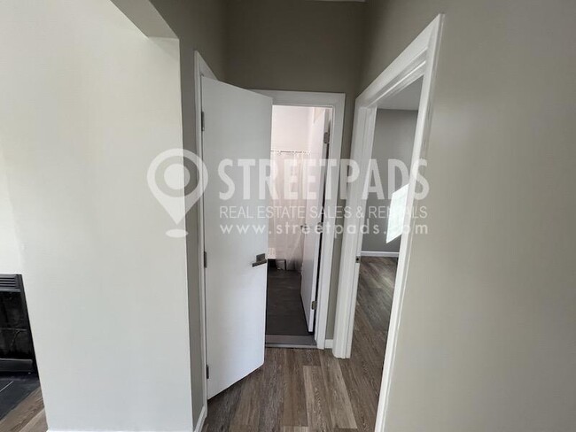 Building Photo - 2 bedroom in Boston MA 02130