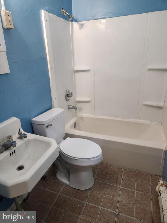 Building Photo - 322 S Maple Ave